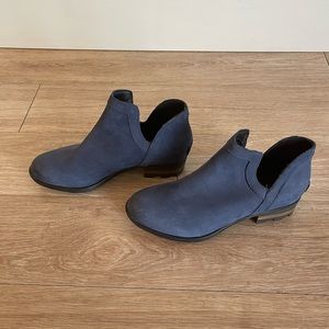 Sorel Lola cutout bootie, size 8